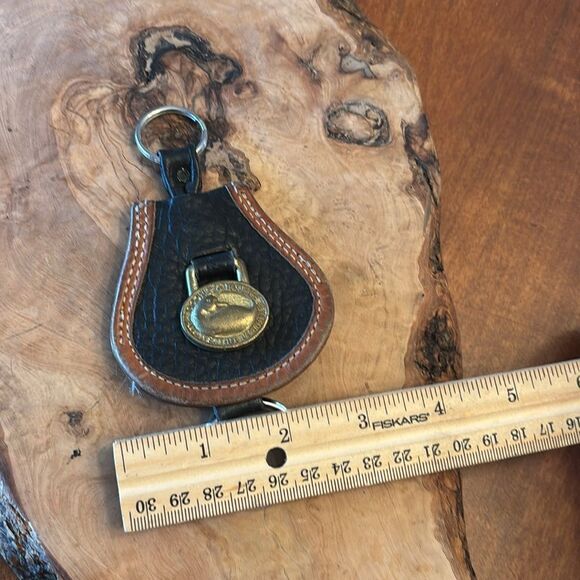 Vintage 80's DOONEY & BOURKE Black All Weather leather / Brass Logo key chain fo - Picture 6 of 7